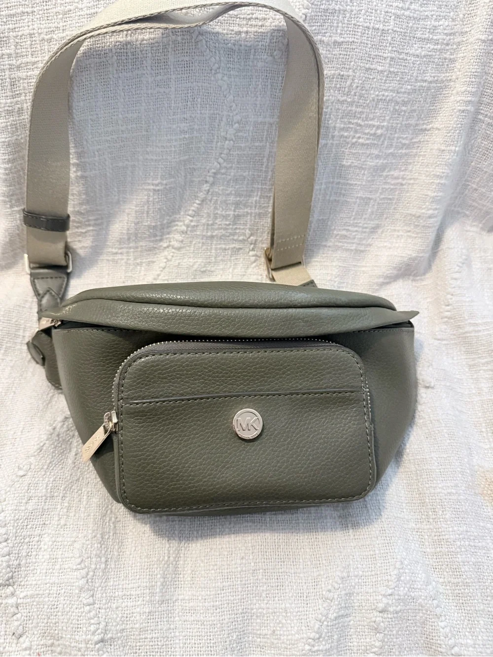 Michael Kors Olive Green Pebbled Leather Belt Bag with Front Pocket - Picture 3 of 3